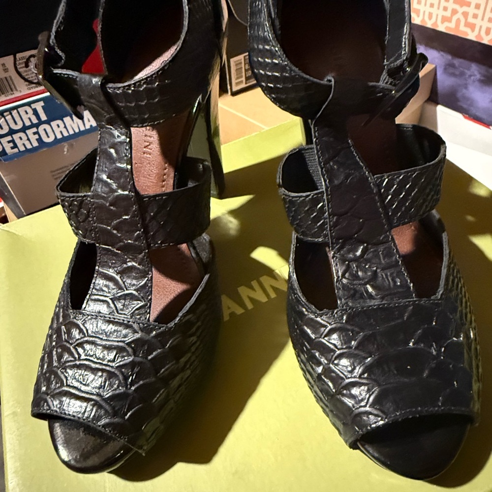 Brand New Gianni Bini Black Crocodile Texture Heels, Never Worn, Original Box
